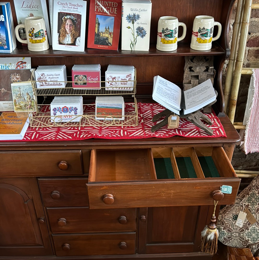 Mahogany Sideboard with Hutch MB001